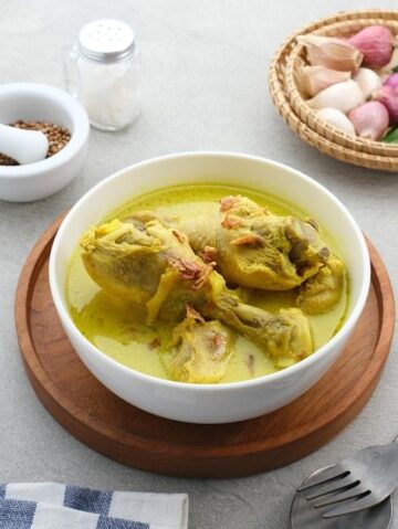 Makanan kas Indonesia yang berasal dari Kota Semarang Jawa Tengah